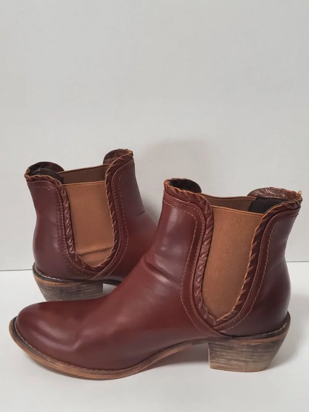Women's size 9 med brown ankle booties